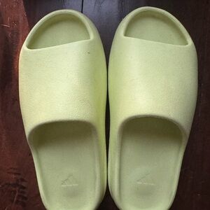 Yeezy Slide Glow Green Used NO ORIGINAL BOX